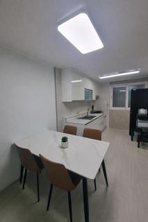 Semi-Basement Home 4Beds 3Min from Jeungsan Subway - 5