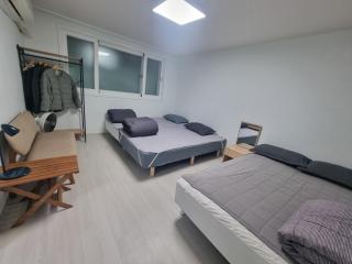 Semi-Basement Home 4Beds 3Min from Jeungsan Subway - 7