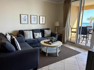 3BR - Beachfront - Huge Balcony - 2 Pools - Luxury - 7