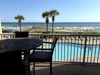 3BR - Beachfront - Huge Balcony - 2 Pools - Luxury - 3