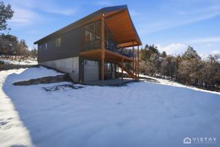 The Wandering Doe Readers Retreat with Hot Tub - 4