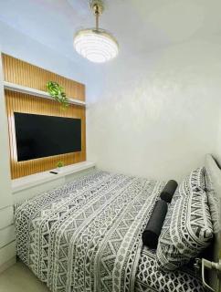 JL's City Hideaway at Fame Residences - 6