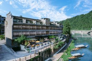 Phoenix San San Homestay-Located in Phoenix Ancient Town-all room types offer river views-One free high-speed train pick-up service-with butler-style service-Free exquisite afternoon tea - 8