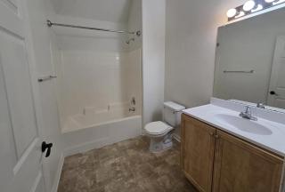 Woodland Oasis 2BR With FREE PARKING - 4