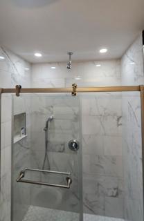 Beautiful 2 bedroom suite in downtown Lynn - 6