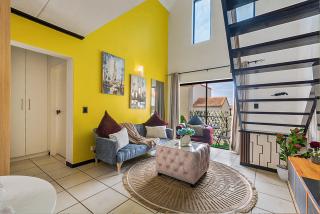 Zalari Luxe Loft A, Spacious 2 Bed Loft, Paulshof - 5