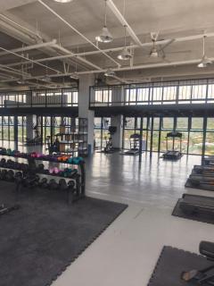 Midpoint Residences 1BR with Gym near IT Oakridge and Astra - 9