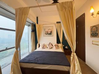 Luxurious 1BHK suite with city view with The lockwoods - 0