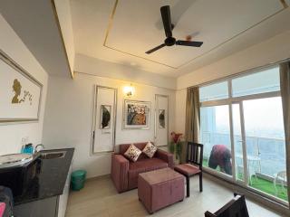 Luxurious 1BHK suite with city view with The lockwoods - 4
