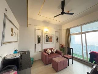 Luxurious 1BHK suite with city view with The lockwoods - 3