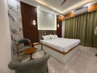 Omaxe new hazratganj - 4