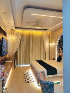 Cozycostays 65Inch TV Omaxe hazratganj - 0