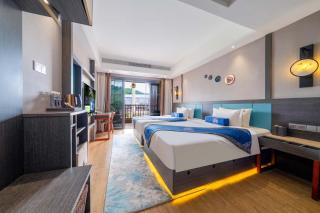 Phoenix Ancient Hill Riverside View Hotel- Offers free one-way high-speed rail pick-up service - Afternoon tea - Self-service laundry - Baggage storage - Travel planning - 4