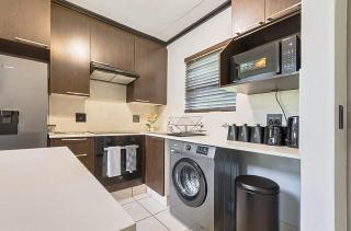 Zalari Loft B, Nature-Inspired 2 Bed Loft, Paulshof, Sandton - 8