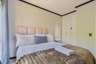 Zalari Loft B, Nature-Inspired 2 Bed Loft, Paulshof, Sandton - 2