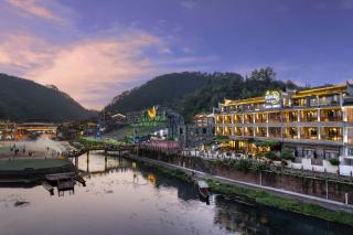 Phoenix San San Homestay-Located in Phoenix Ancient Town-all room types offer river views-One free high-speed train pick-up service-with butler-style service-Free exquisite afternoon tea - 8