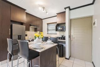 Zalari Loft B, Nature-Inspired 2 Bed Loft, Paulshof, Sandton - 7