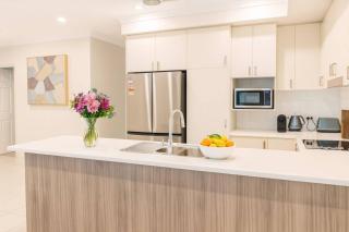 Eastlake Living Pet-Friendly 4BR Home with BBQ - 7