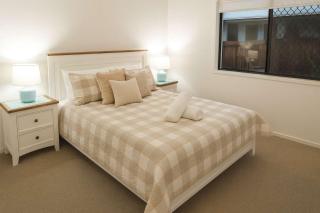 Eastlake Living Pet-Friendly 4BR Home with BBQ - 3