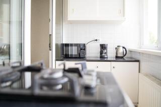 Cozy,bright,central with an in-house restaurant - 5