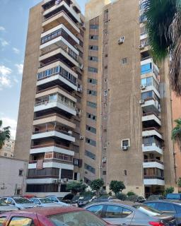 عمارة مميزة باطلاله رائعه و مكيفه بجوار فندق توليب رشدي شارع المعسكر الروماني - 9