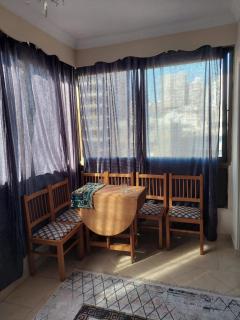 عمارة مميزة باطلاله رائعه و مكيفه بجوار فندق توليب رشدي شارع المعسكر الروماني - 1