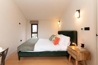 Architectural Hideaway Unique 2BR in Surbiton - Pass the Keys - 5
