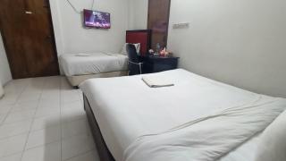 Hotel Golden Bird - 8