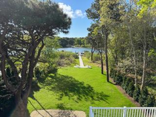 Serene waterfront getaway - 5