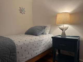 Serene waterfront getaway - 4