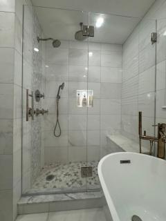 Serene waterfront getaway - 2