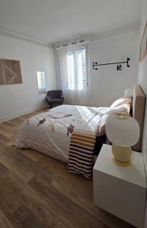 Beautiful Apartment with Cathedral View - 1