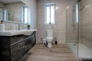 New 3 Bedroom Family Apartment with Terrace - 5