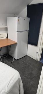 ALBERGUE CRISTINA habitaciones con baño privado y mini cocina - 8