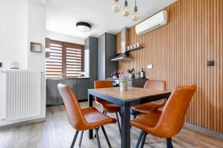 2 Apartments, 2 Parking - Sleeps 8 - Quiet Central - 7