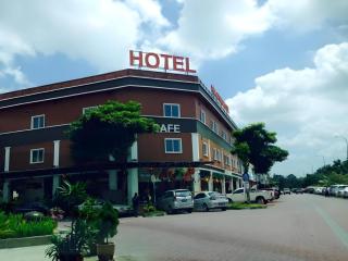 Peach Hill Hotel & Cafe - 8