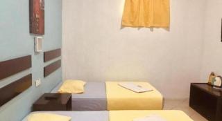 OYO 90576 Holiday Dive Inn - 6