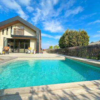 Coastal 1BR with Pool, Beach, Golf & Forest Access - 0