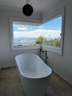 Spacious 3BR Home in Sandy Bay with Parking & Views - 9