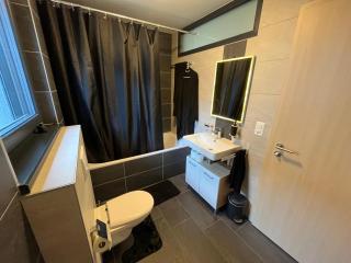 Suite moderne avec jacuzzi - 3