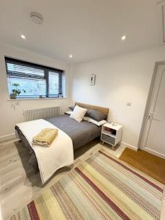 En-Suite Retreat in Bowerhill - 9