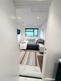 En-Suite Retreat in Bowerhill - 6