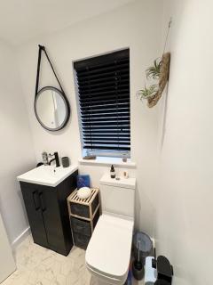 En-Suite Retreat in Bowerhill - 4