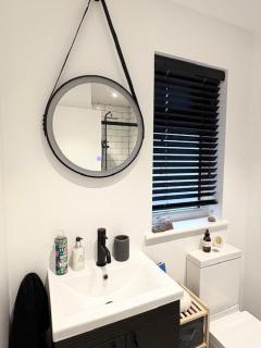 En-Suite Retreat in Bowerhill - 1