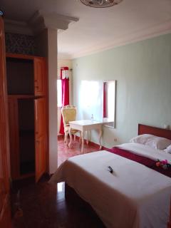 CERGY PONTOISE Hôtel Bafoussam - 8