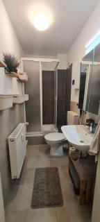 Moderne, zentral gelegene 2-Zimmer-Wohnung für 4 Personen, ideal für Monteure, Messegänger und Touristen - Leverkusen - 1