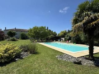 Belle Demeure Charentaise - Piscine chauffée - 9