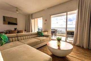 H&O Golden Sunset View Apartment - 1