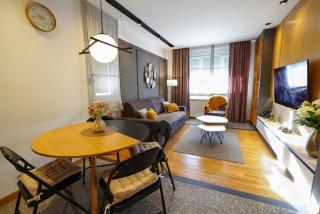 Mia's Modern Mountain - 0