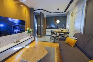 Mia's Modern Mountain - 5